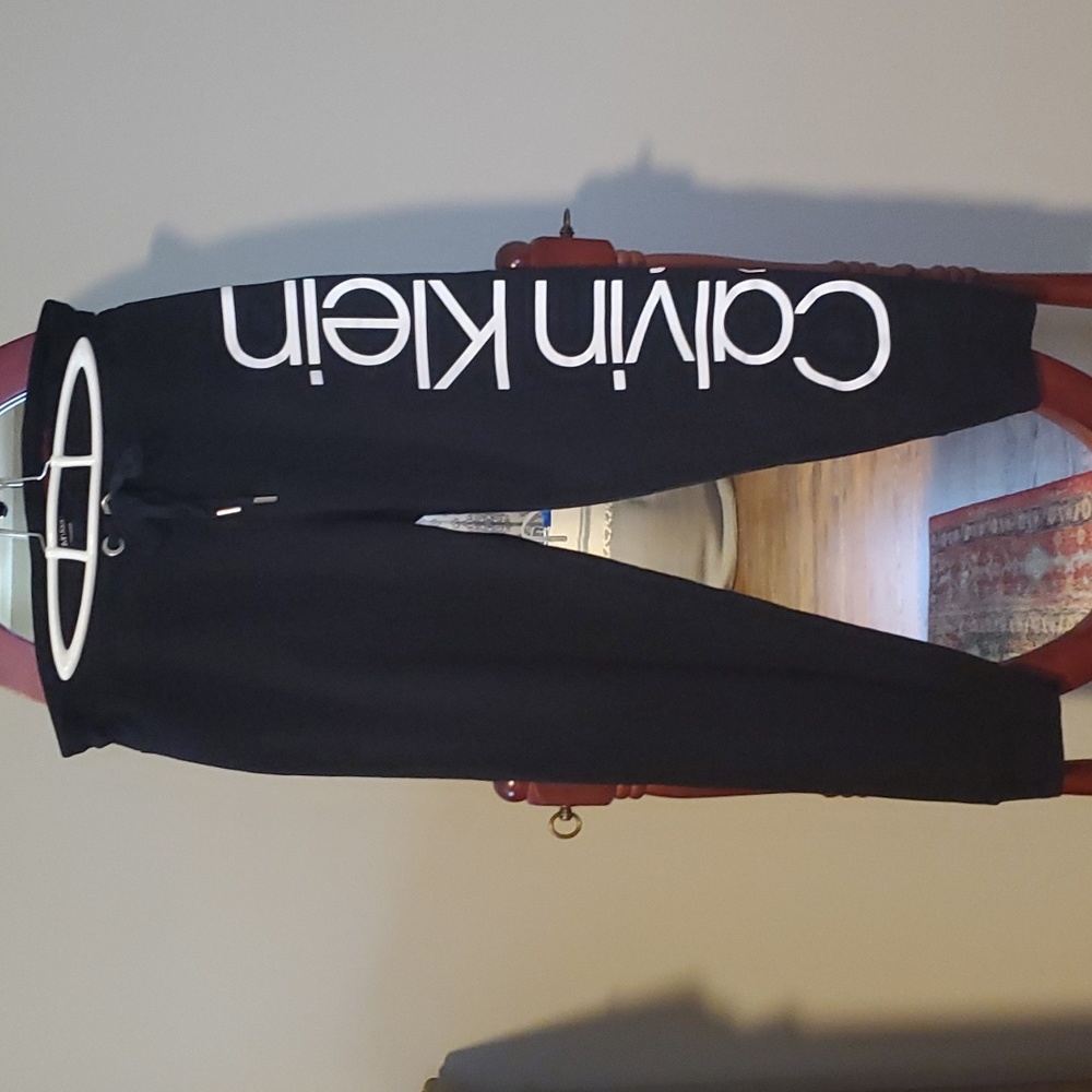 NWOT Calvin Klein Sweatpants Size M